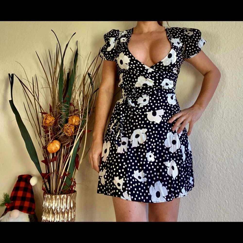 Black and White floral mini dress! UO❤️ NWT